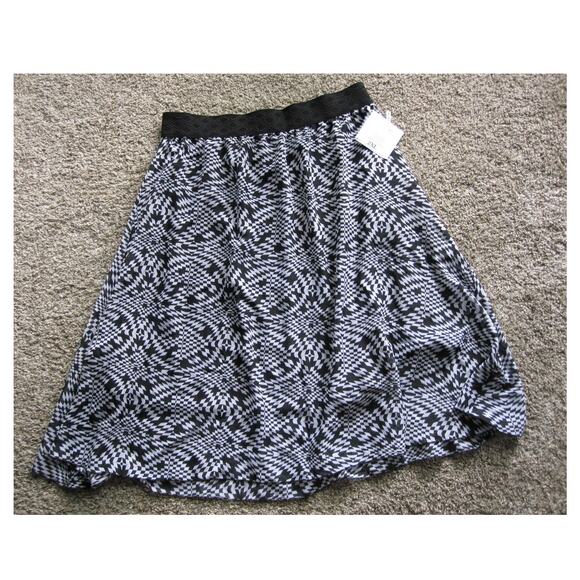 LuLaRoe Lola Below Knee SKIRT WOMENS Plus size 2XL Black & White Elastic Waist - Picture 1 of 4